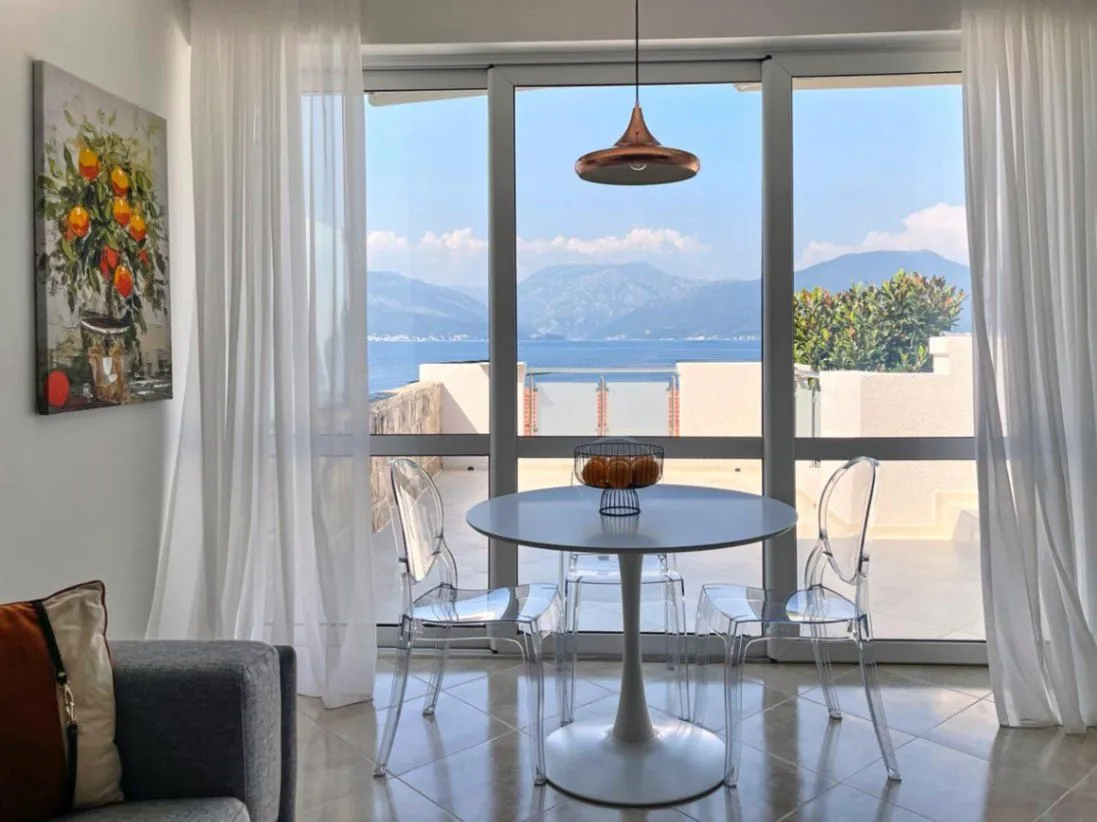 Prodaja, četvorosoban stan, 120m², Krašići, Tivat
