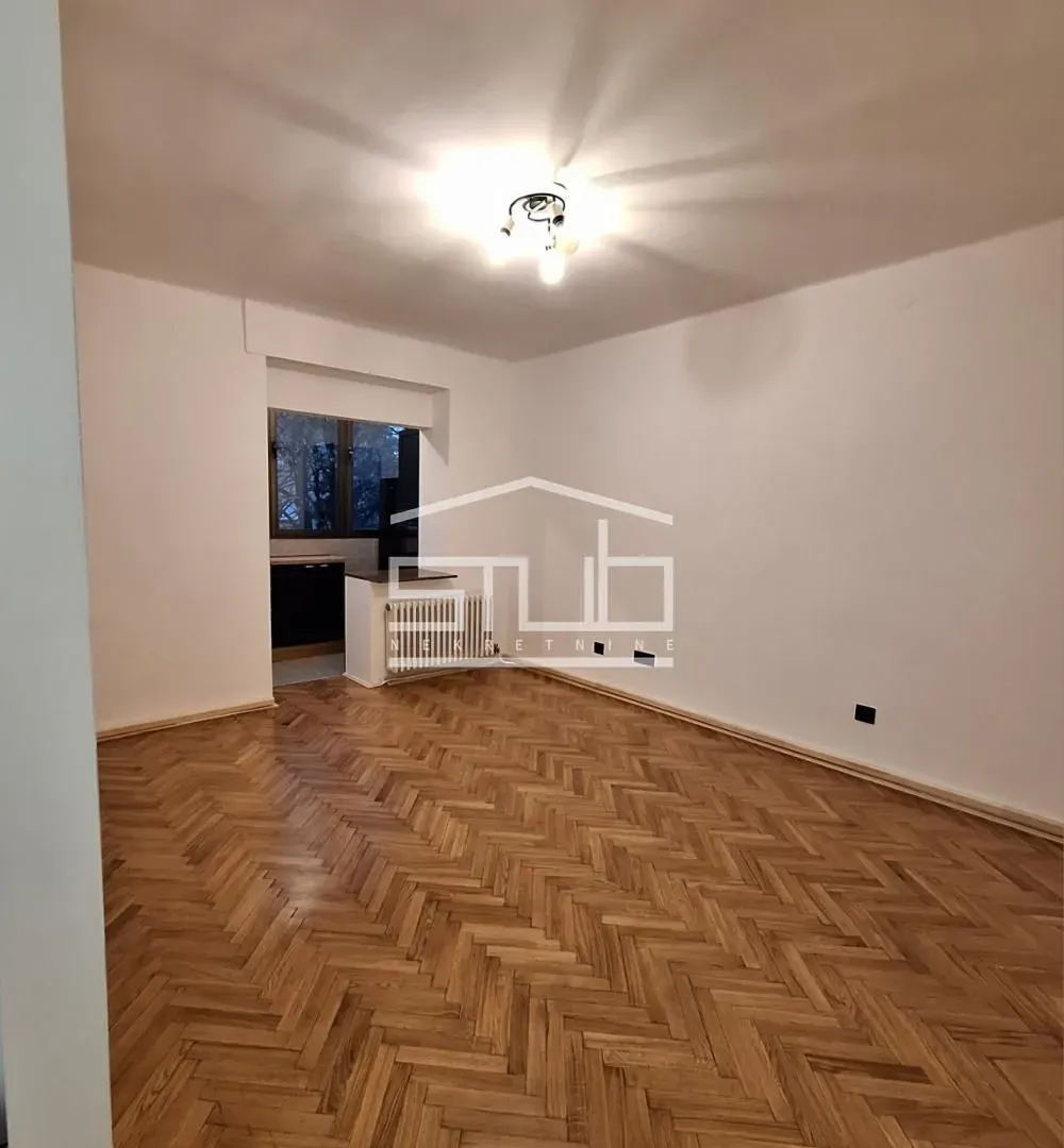 Izdavanje, trosoban stan, 70m², Savski Venac, Beograd