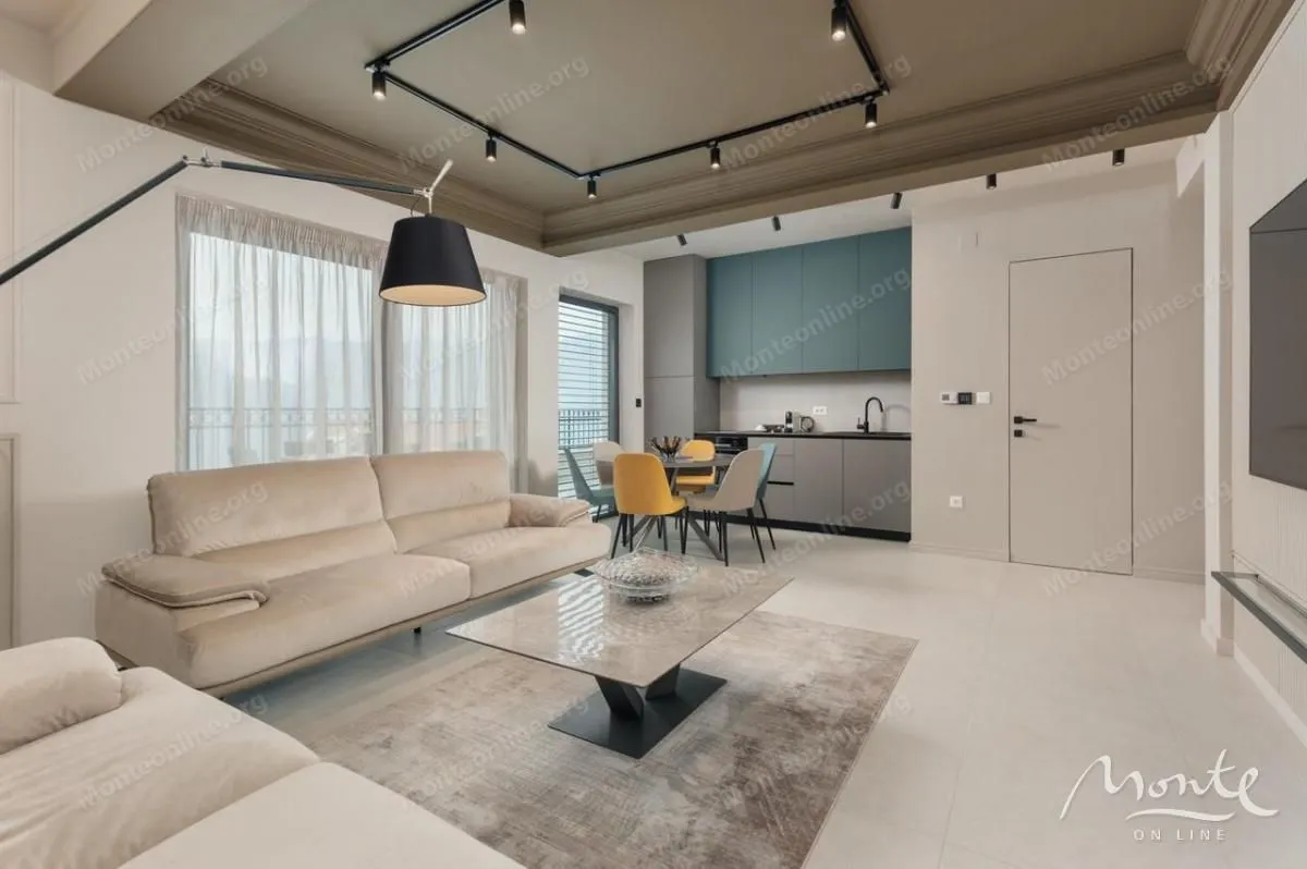 Prodaja, trosoban stan, 204m², Dobrota, Kotor