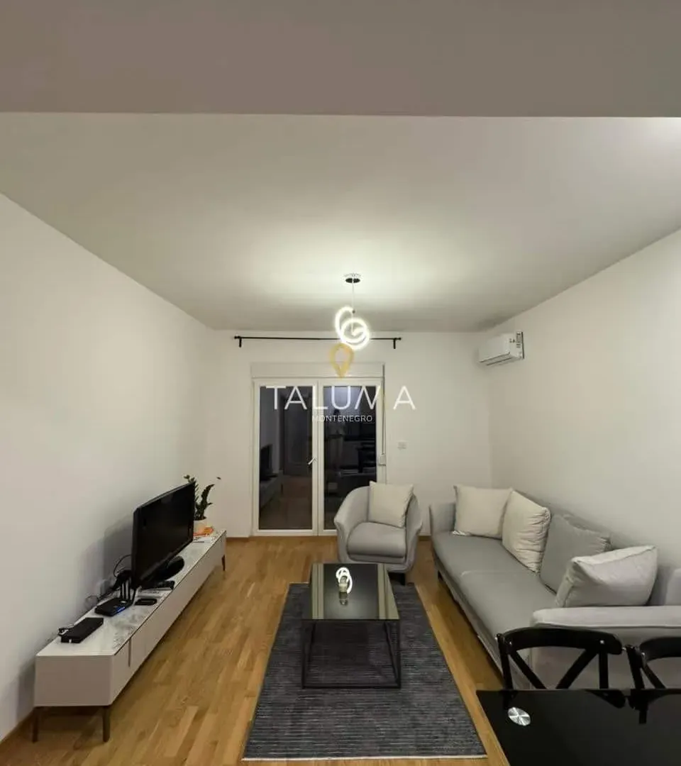 Izdavanje, jednosoban stan, 49m², Stara Varoš, Podgorica