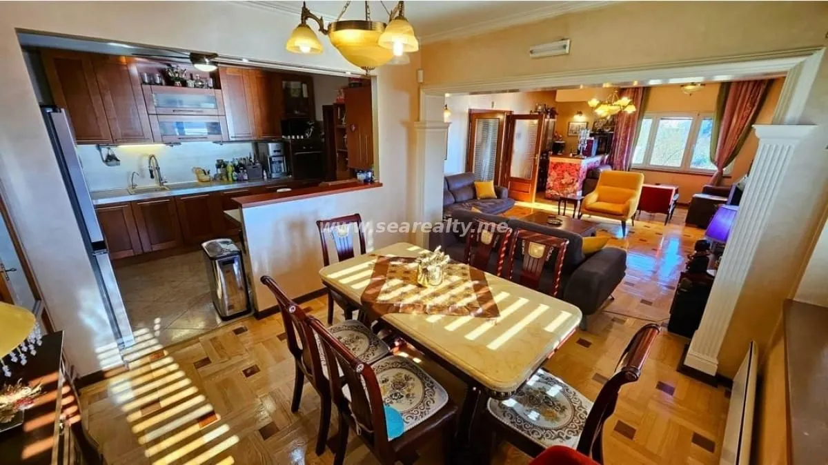 Sale, house, 296m², Kotor, Crna Gora