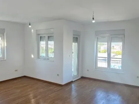 Izdavanje, dvosoban stan, 70m², Zabjelo, Podgorica - image 3