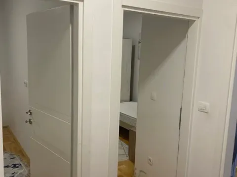 Izdavanje, dvosoban stan, 56m², Stari Aerodrom, Podgorica - image 7