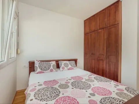 Izdavanje, dvosoban stan, 70m², Centar, Tivat - image 7
