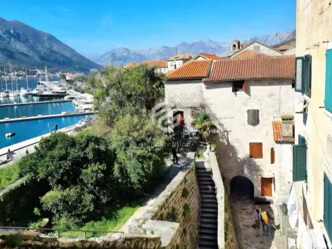 Sale, one bedroom apartment, 34m², Kotor, Crna Gora - image 17