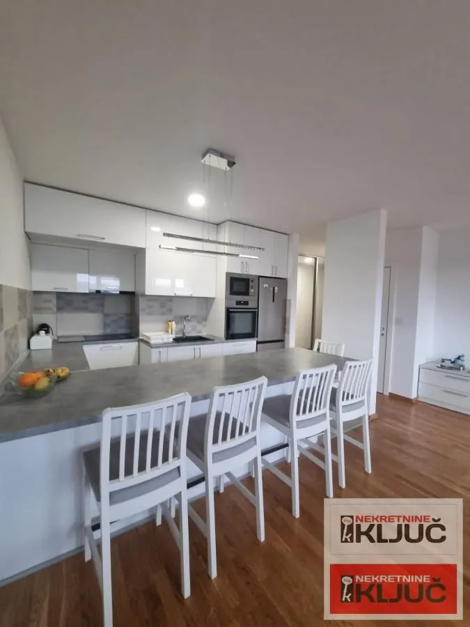 Prodaja, trosoban stan, 82m², Bulevar patrijarha Pavla, Novi Sad Sve Podlokacije