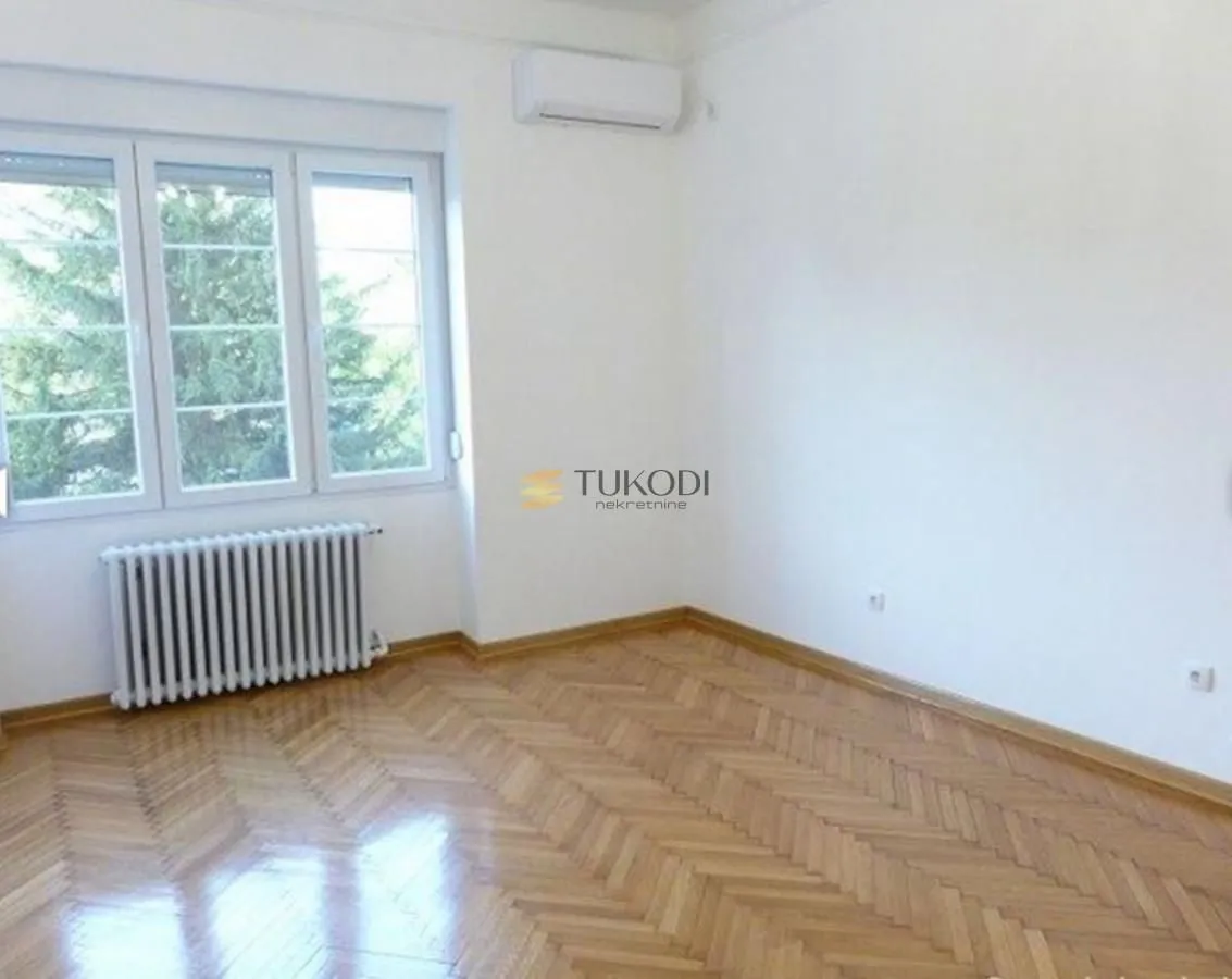 Izdavanje, jednosoban stan, 35m², Andrićev Venac, Beograd