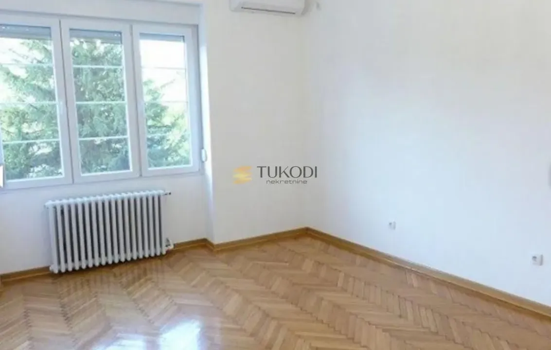 Izdavanje, jednosoban stan, 35m², Andrićev Venac, Beograd