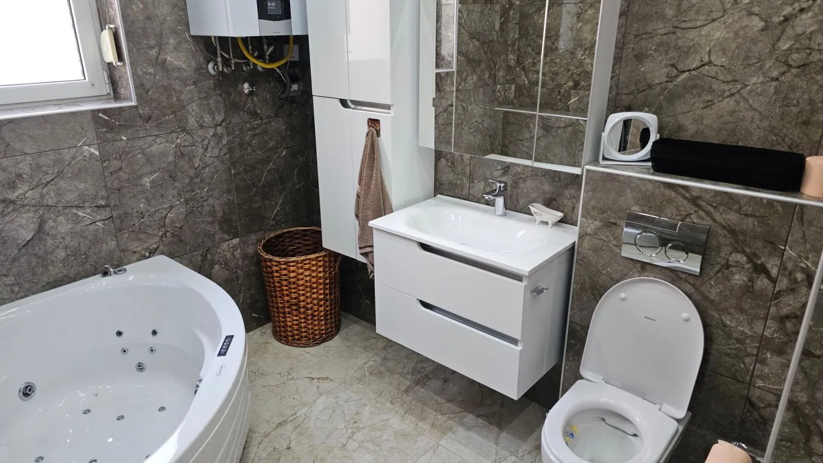 Izdavanje, četvorosoban stan, 108m², Košutnjak, Beograd