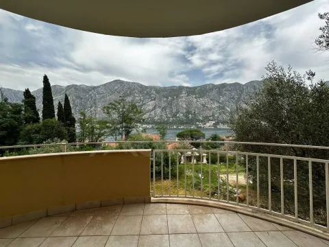Izdavanje, dvosoban stan, 80m², Prčanj, Kotor - image 8
