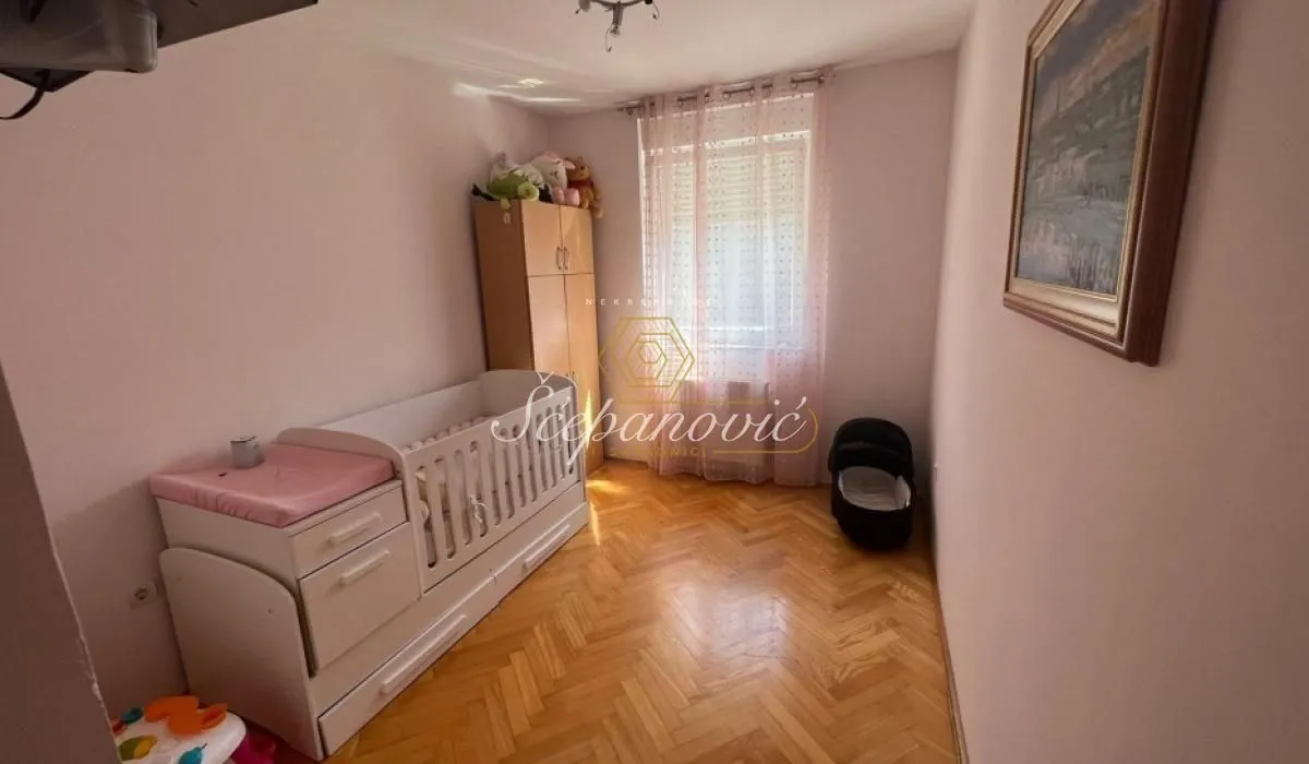 Izdavanje, trosoban stan, 72m², Podbara, Novi Sad Sve Podlokacije