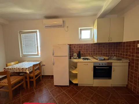 Rent, two bedroom apartment, 50m², Pržno, Budva - image 6