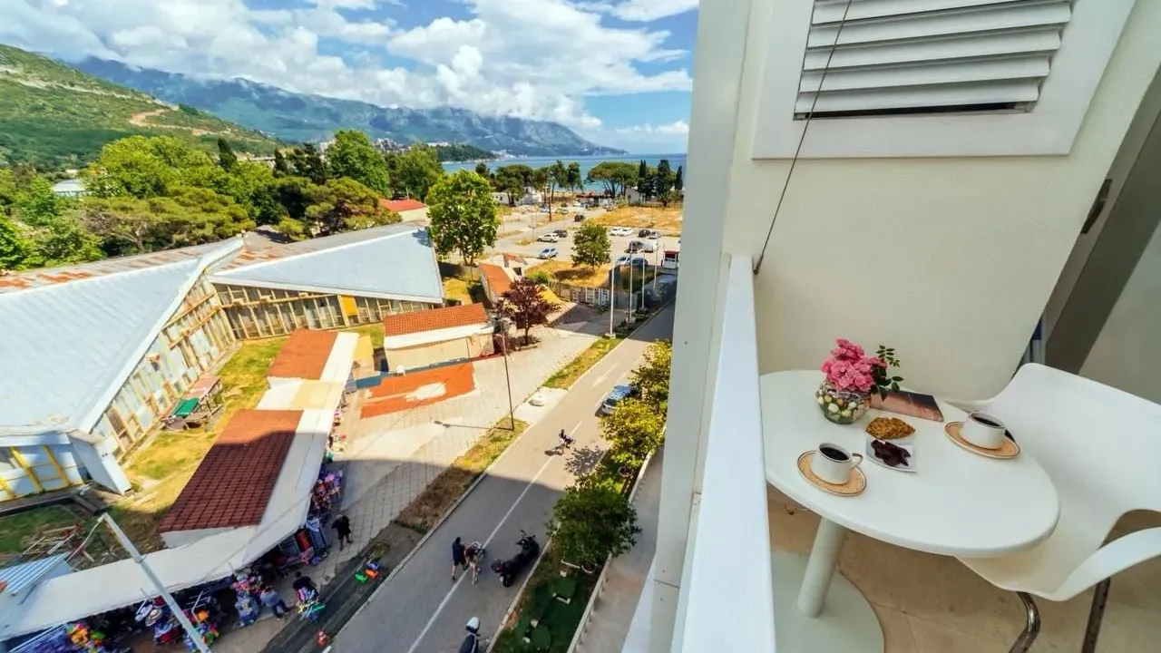 Izdavanje, jednosoban stan, 63m², Centar, Budva