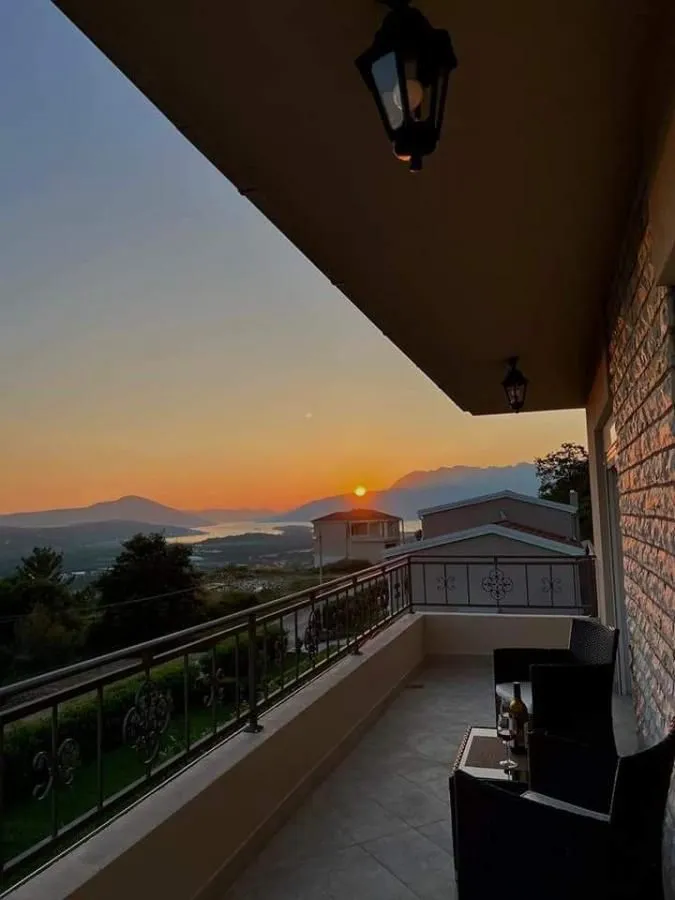 Rent, four bedroom apartment, 240m², Kotor, Crna Gora