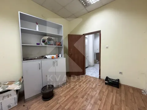 Izdavanje, poslovni prostor, 80m², Stari Aerodrom, Podgorica - image 7