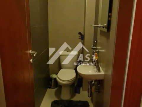 Izdavanje, četvorosoban stan, 99m², Centar, Novi Sad - image 8