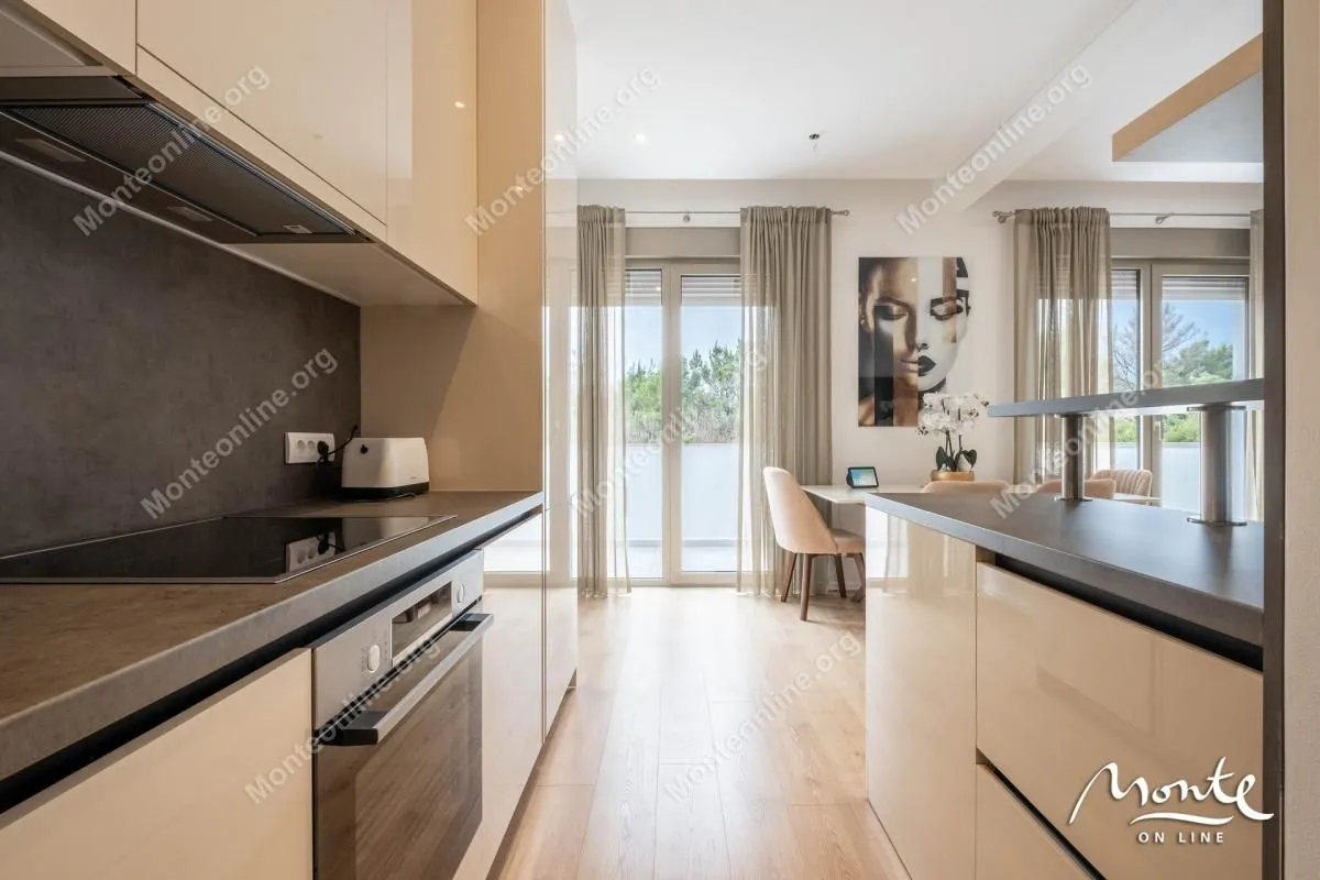 Prodaja, dvosoban stan, 90m², Tivat, Crna Gora