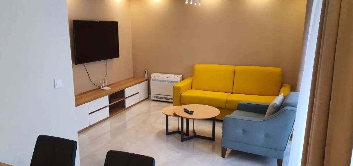 Izdavanje, dvosoban stan, 55m², Kalimanj, Tivat