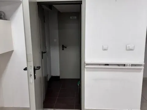 Prodaja, poslovni prostor, 140m², Kalenić Pijaca, Vračar Sve Podlokacije - image 10