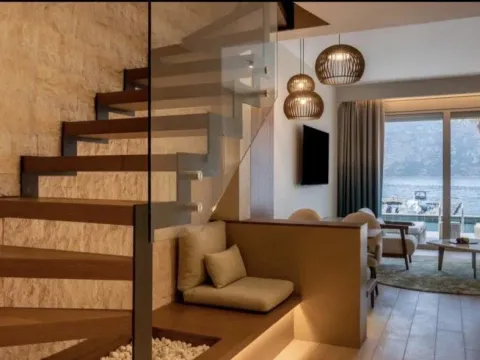 Sale, three bedroom apartment, 108m², Dobrota, Kotor - image 2