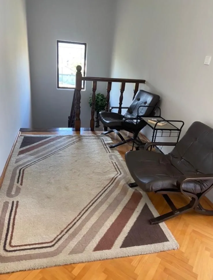 Izdavanje, kuća, 120m², Zagorič, Podgorica