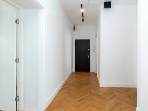 Izdavanje, dvosoban stan, 70m², Centar, Podgorica - image 2