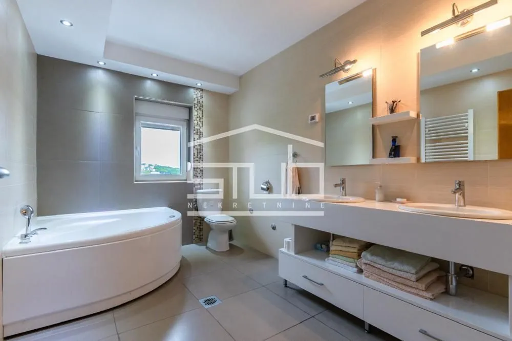 Sale, house, 500m², Rakovica, Beograd