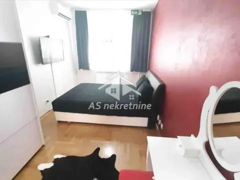 Izdavanje, četvorosoban stan, 96m², Crveni Krst, Beograd - image 12