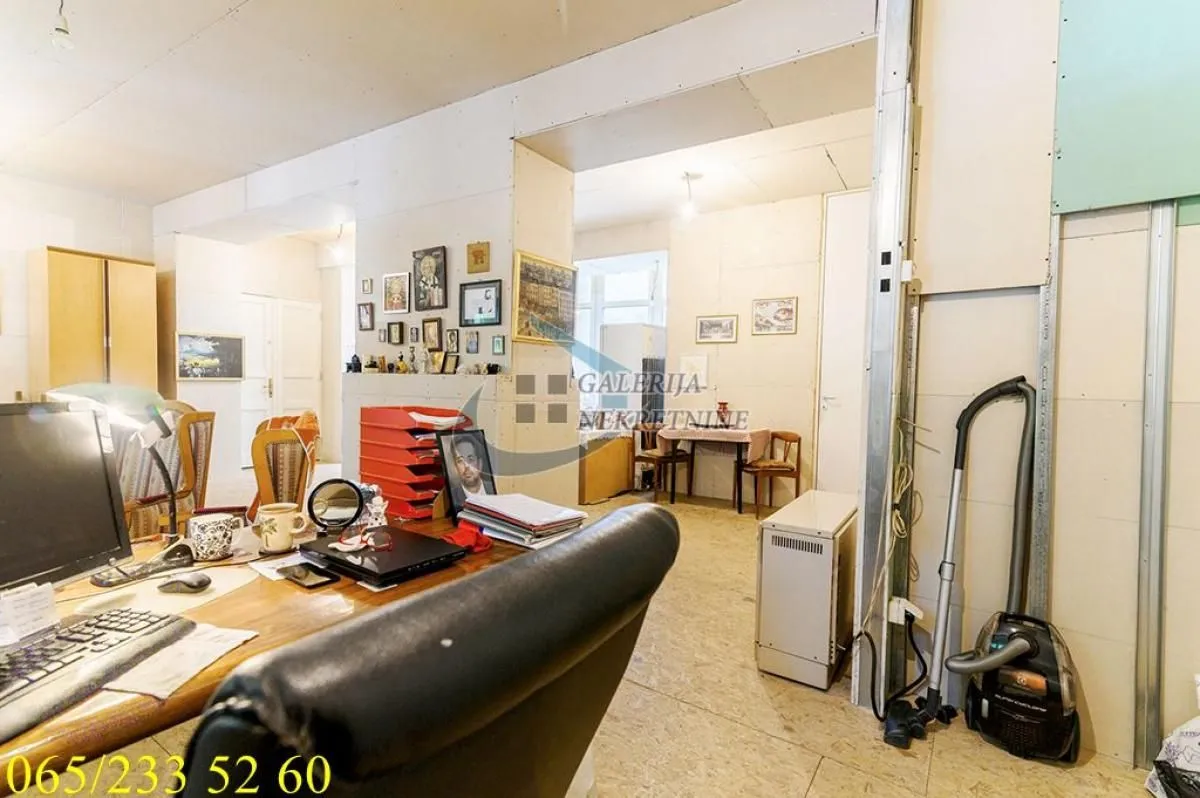 Sale, two bedroom apartment, 86m², Kalenić Pijaca, Vračar Sve Podlokacije