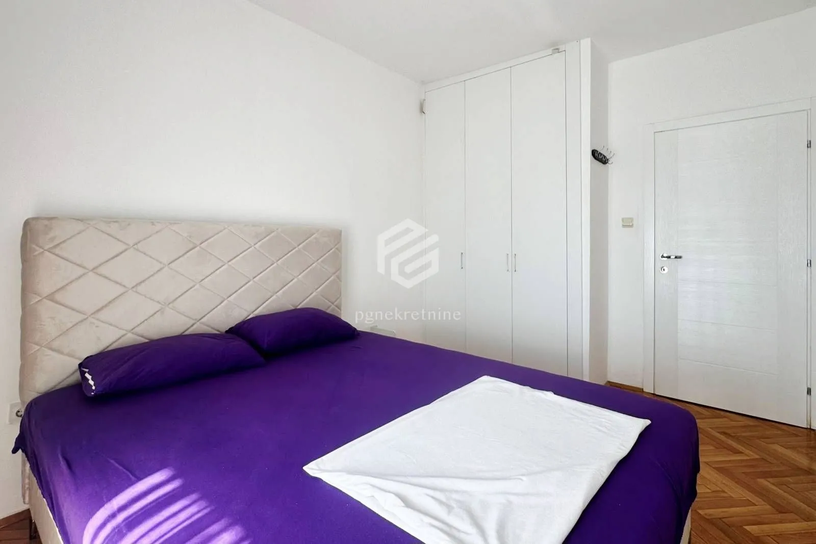 Izdavanje, dvosoban stan, 75m², Pobrežje, Podgorica