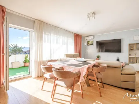Prodaja, dvosoban stan, 110m², Centar, Tivat - image 2