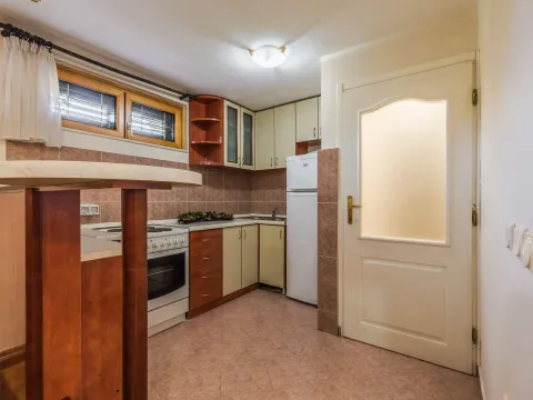 Izdavanje, kuća, 370m², Zabjelo, Podgorica - image 19