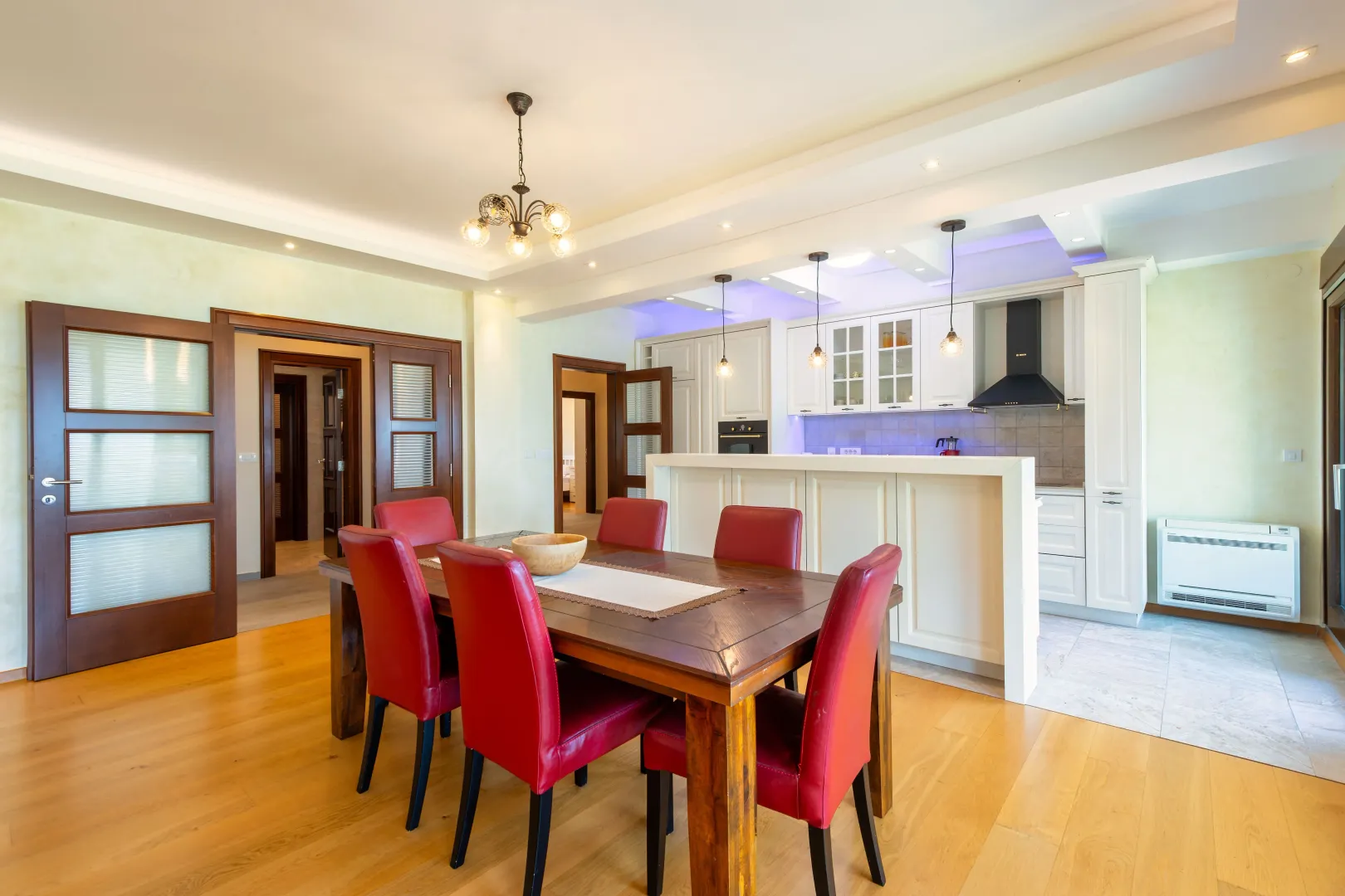 Rent, three bedroom apartment, 141m², Škaljari, Kotor