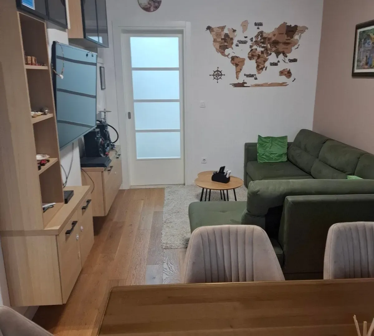 Izdavanje, dvosoban stan, 70m², Kalimanj, Tivat