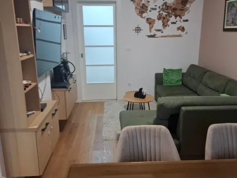 Izdavanje, dvosoban stan, 70m², Kalimanj, Tivat - image 5