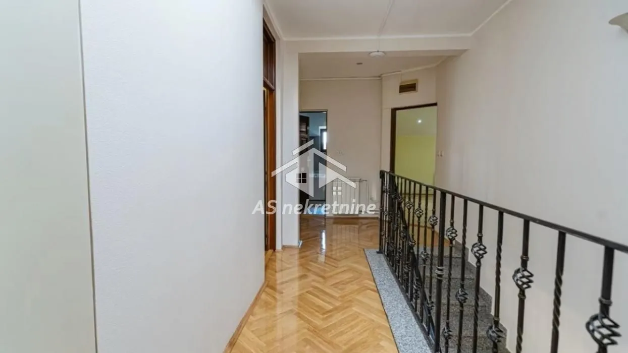 Izdavanje, stan, 210m², Savski Venac, Beograd