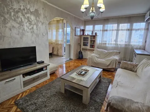 Rent, three bedroom apartment, 100m², Pejton, Podgorica - image 13