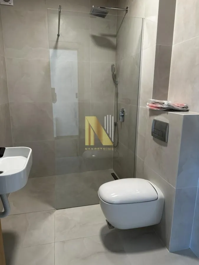 Prodaja, četvorosoban stan, 133m², Grbavica, Novi Sad Sve Podlokacije