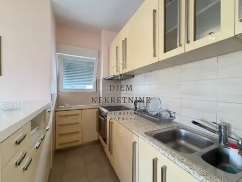 Izdavanje, jednosoban stan, 50m², City Kvart, Podgorica - image 10