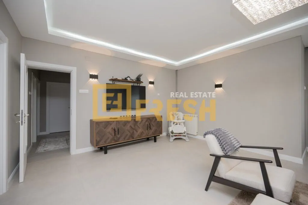 Sale, house, 350m², Vranići, Podgorica
