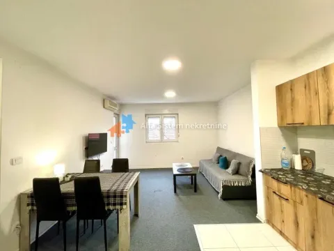 Izdavanje, trosoban stan, 60m², Zvezdara Sve Podlokacije, Beograd - image 2