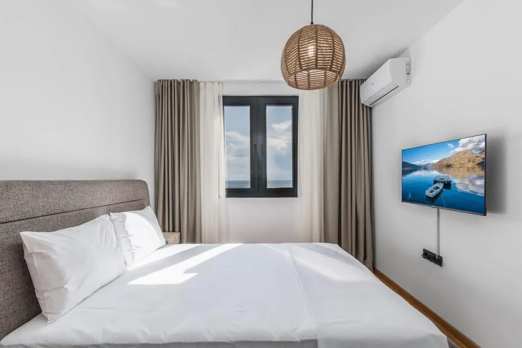 Sale, two bedroom apartment, 67m², Sveti Stefan, Budva