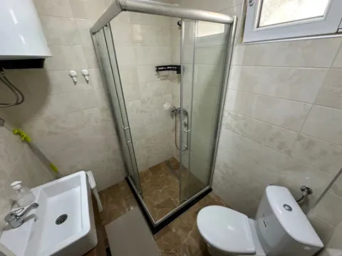 Izdavanje, jednosoban stan, 55m², Centar, Cetinje - image 4