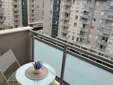 Izdavanje, jednosoban stan, 45m², City Kvart, Podgorica - image 7