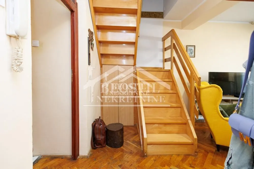 Prodaja, četvorosoban stan, 84m², Gundulićev Venac, Beograd