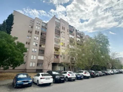 Prodaja, trosoban stan, 95m², Blok 6, Podgorica - image 2