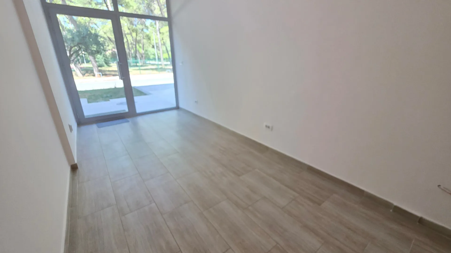 Izdavanje, poslovni prostor, 58m², Tološka šuma, Podgorica