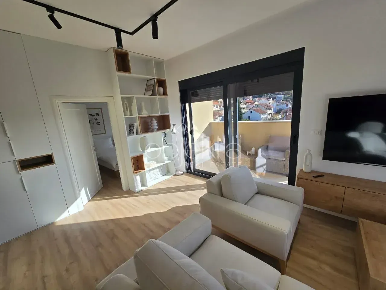 Izdavanje, stan, 55m², Tivat, Crna Gora