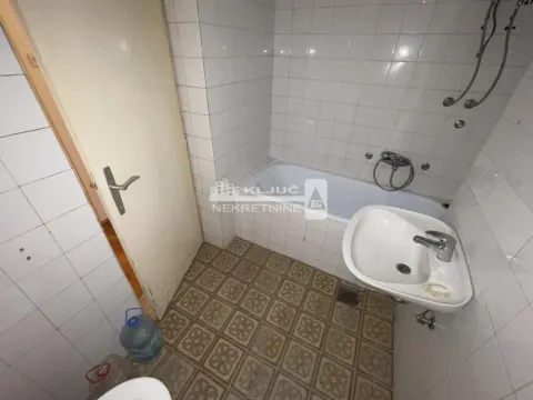 Prodaja, trosoban stan, 77m², Kalenić Pijaca, Vračar Sve Podlokacije - image 9