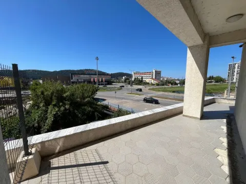 Izdavanje, dvosoban stan, 83m², Bar, Crna Gora - image 11